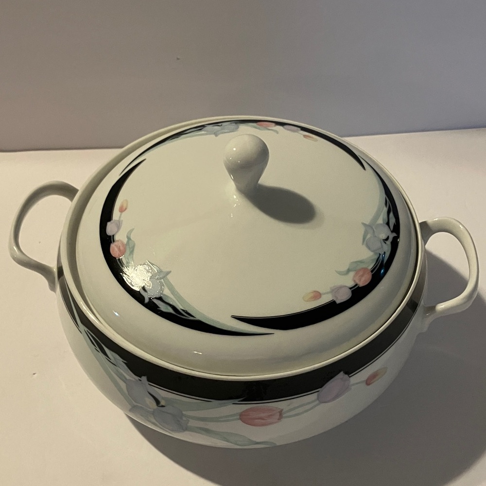 Classic Floral Lidded Serveware Dish